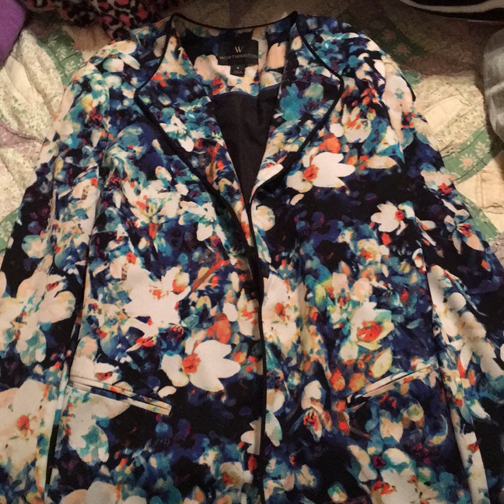 Size small blazer never worn could fit a medium